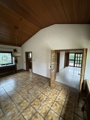 Endlich wieder ein Bungalow! Freistehend mit großem Grundstück und zwei Garagen!, 47829 krefeld, Bungalow