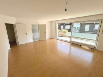 Große 3-Zimmerwohnung mit tollem Balkon im 1.OG eines Dreifamilienhauses, 47804 Krefeld, Etagenwohnung