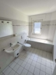 Badezimmer - Große 3-Zimmerwohnung mit tollem Balkon im 1.OG eines Dreifamilienhauses