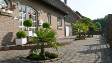 Freistehender Bungalow mit Einliegerwohnung und Doppelgarage! Nähe Brüggen, 20 Min. bis Düsseldorf!, 41372 Niederkrüchten, Einfamilienhaus
