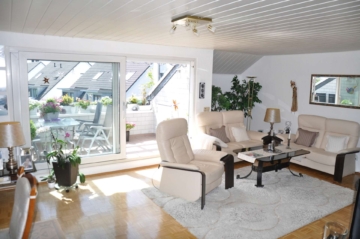 Beste Dyklage: Haus im Haus! Individuelle Eigentumswohnung in schönem Zweifamilienhaus!, 47803 Krefeld, Maisonettewohnung