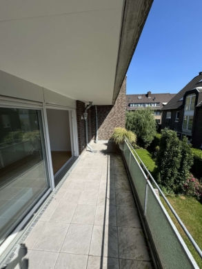 Keine Käuferprovision! Tolle 3-Zimmerwohnung mit Terrasse im 1. OG eines Dreifamilienhauses, 47804 Krefeld, Etagenwohnung