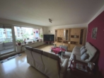 Wohnzimmer - Solide Kapitalanlage! 3-Zimmerwohnung im 1. OG mit Balkon und Stellplatz.