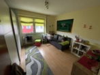 Kinderzimmer - Solide Kapitalanlage! 3-Zimmerwohnung im 1. OG mit Balkon und Stellplatz.