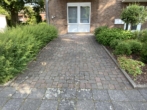 KFZ Stellplatz - Bockum: Zweizimmerwohnung mit sonnigem Balkon in wunderschöner Lage. Neues Bad!!