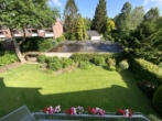 Blick in den Garten - Bockum: Zweizimmerwohnung mit sonnigem Balkon in wunderschöner Lage. Neues Bad!!
