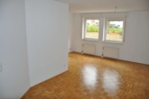 Wohnbereich - Erdgeschosswohnung mit toller Ausstattung, Baujahr 1995, Parkett, TG-Stellplatz