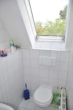 Bad - Wunderbare Kapitalanlage: Zuckersüsse 2-Zimmer Dachgeschosswohnung mit sonnigem Balkon und Grünblick