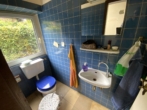Gäste-WC - Verkauft!! Sanierungsbedürftige Doppelhaushälfte mit schönem Grundstück in toller Lage
