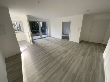 Eigennutzer oder Kapitalanleger? Frisch renovierte altersgerechte Wohnung mit Fahrstuhl und Balkon, 41236 mönchengladbach, Wohnung