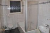 Badezimmer - Hüls: 3-Zimmerwohnung (1.OG) mit Balkon in toller Lage! Garage am Haus!
