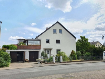 Zweifamilienhaus mit schönem Grundstück in zentraler Lage von Kaarst., 41564 Kaarst, Doppelhaushälfte