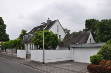 AKTUELL VERKAUFT!!!!! Bunter Garten! Stilvolle Villa mit traumhaftem Grundstück!, 41063 Mönchenglabach, Villa