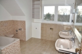 Badezimmer - Grosse Dachgeschosswohnung mit viel Platz im Herzen von Uerdingen.