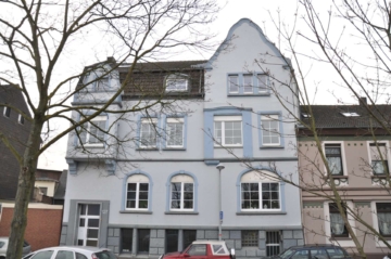 Grosse Dachgeschosswohnung mit viel Platz im Herzen von Uerdingen., 47829 Krefeld, Dachgeschosswohnung