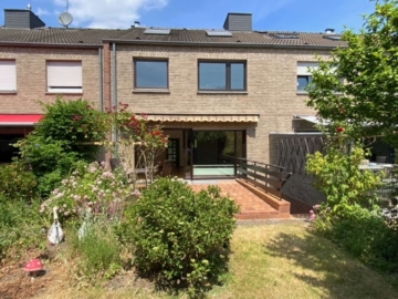 Reihenmittelhaus mit sonnigem Grundstück in Krefeld-Bockum, 47800 Krefeld, Reihenmittelhaus
