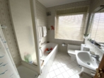 Badezimmer - RESERVIERT!! Erdgeschosswohnung mit Garten und Garage im Zweifamilienhaus