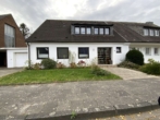Hausansicht - RESERVIERT!! Erdgeschosswohnung mit Garten und Garage im Zweifamilienhaus