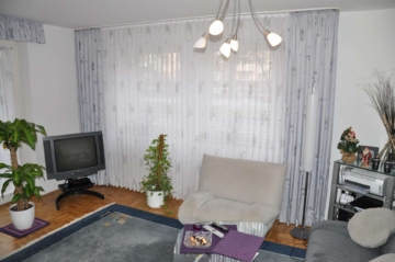 Top Kapitalanlage! Wunderschöne Erdgeschosswohnung mit kleiner Terrasse und Tiefgaragenstellplatz!, 47799 Krefeld, Einfamilienhaus
