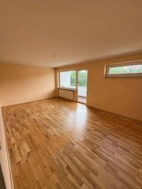 Nähe Botanischer Garten: 2-Zimmerwohnung im 1. Stock mit 2 Balkonen und TG-Stellplatz, 12203 Berlin, Wohnung